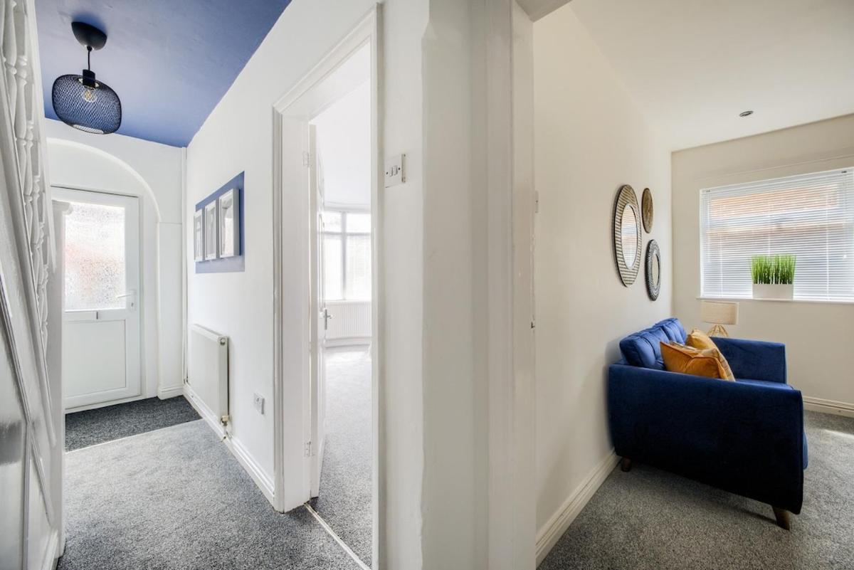 Beautiful House, Sleeps 8 Holiday home Coventry