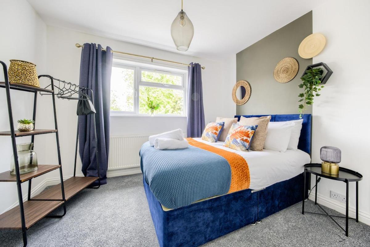 Beautiful House, Sleeps 8 Holiday home Coventry