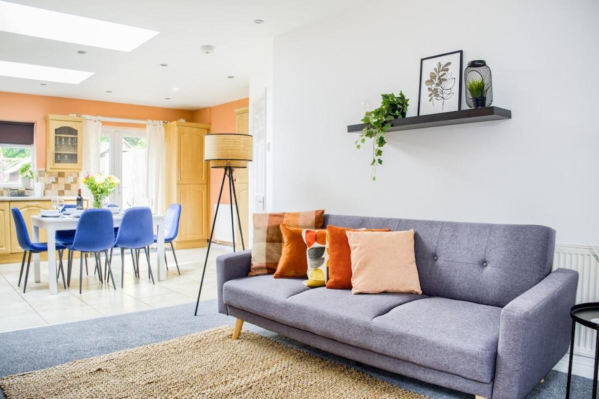 Beautiful House, Sleeps 8 * Coventry