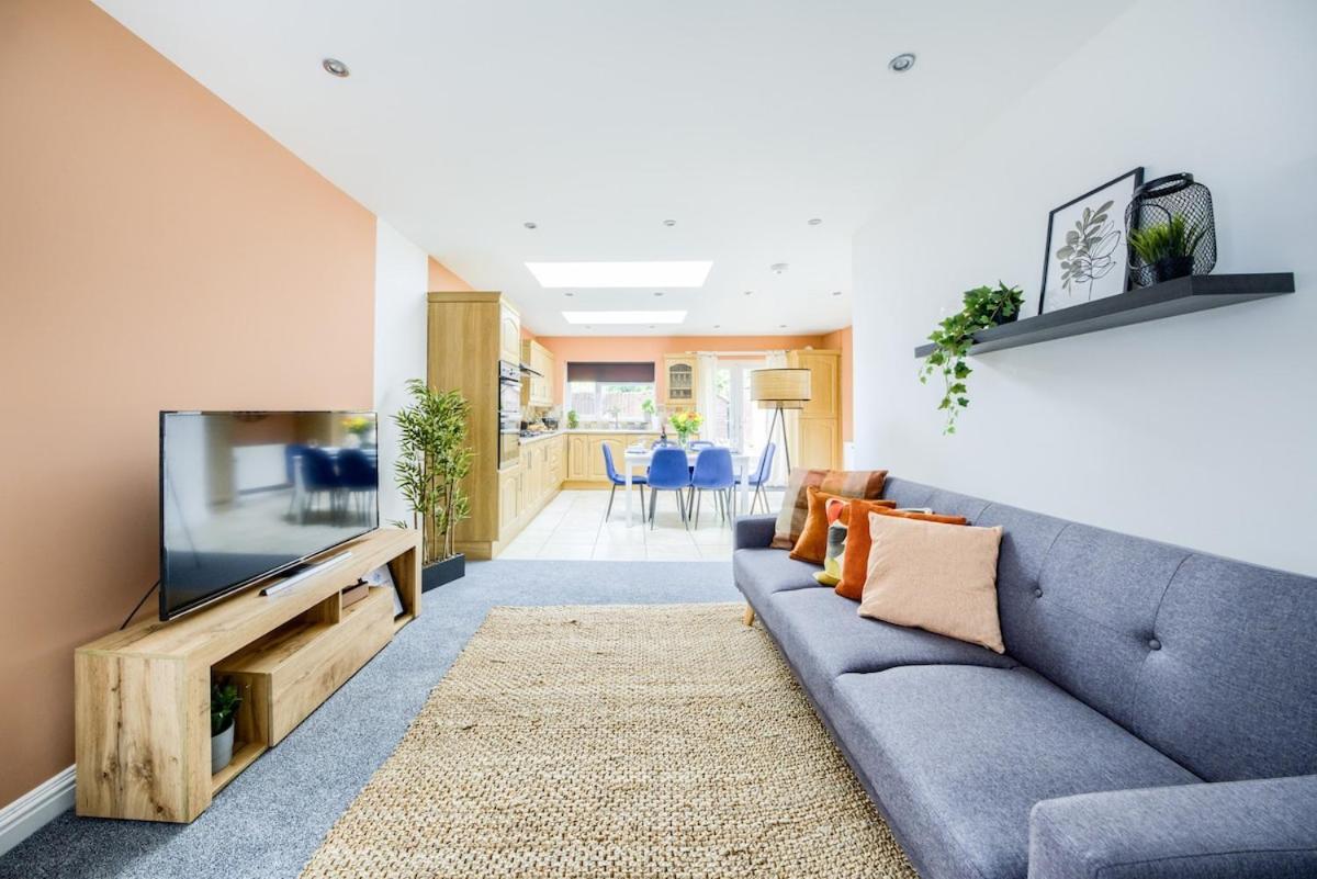 Beautiful House, Sleeps 8