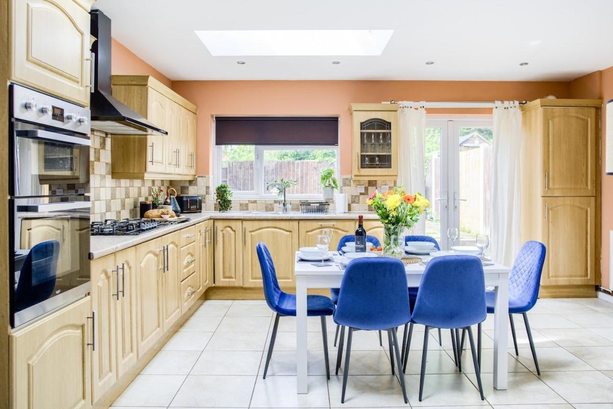 Beautiful House, Sleeps 8 Holiday home Coventry
