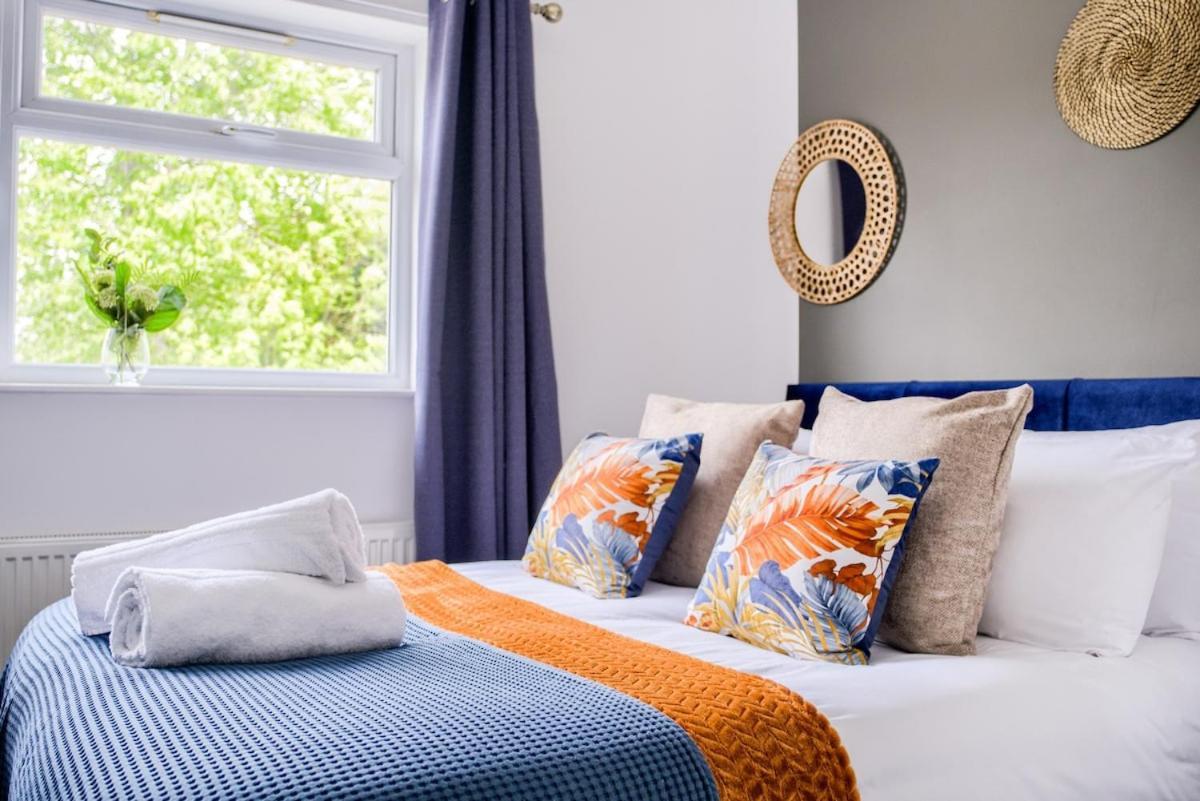 Beautiful House, Sleeps 8 *