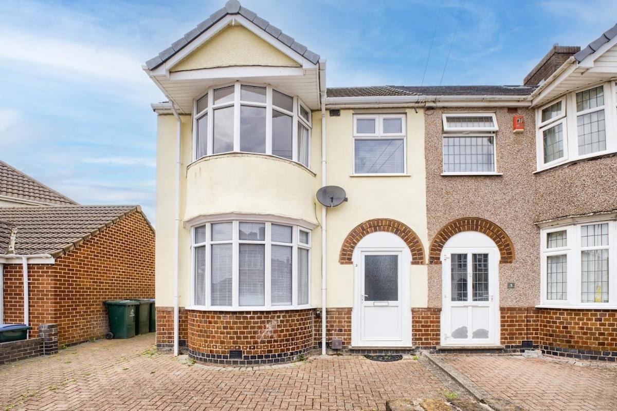 Beautiful House, Sleeps 8 Coventry