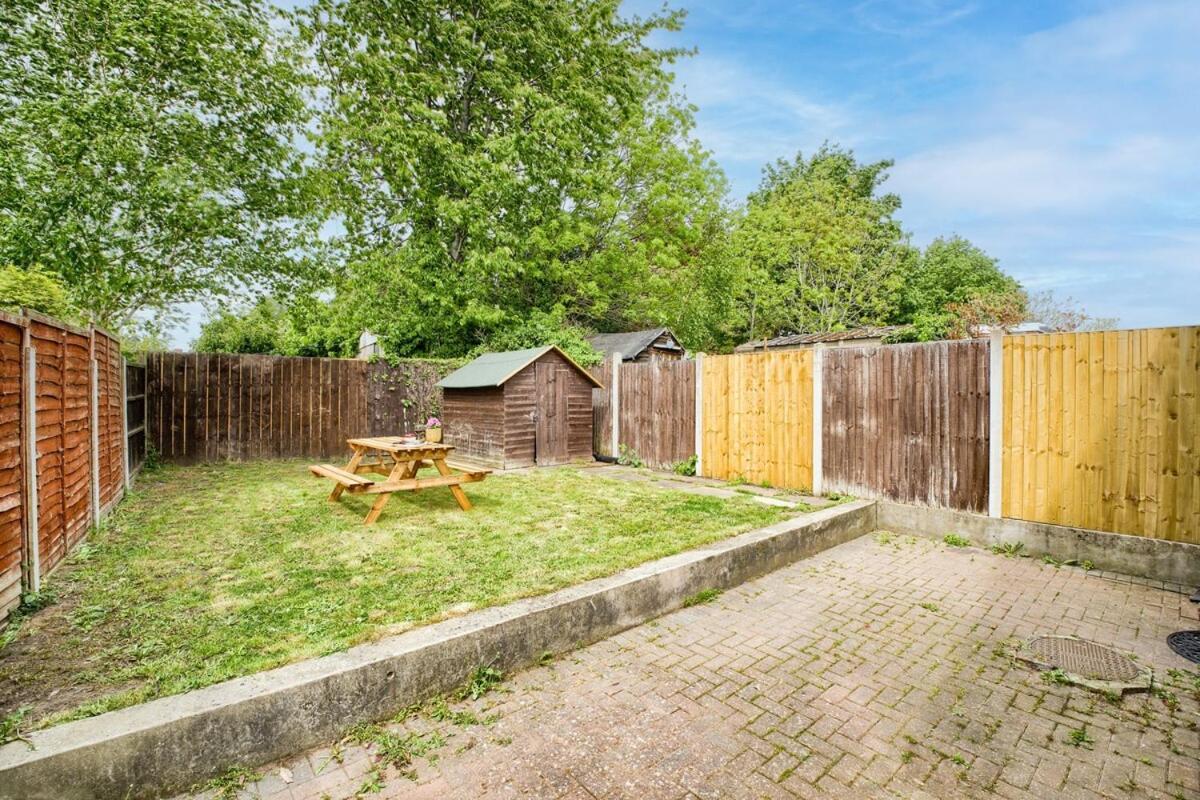 Beautiful House, Sleeps 8 * Coventry