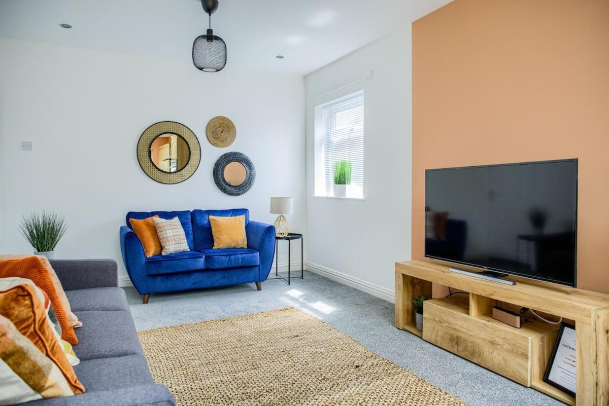 Beautiful House, Sleeps 8 * Coventry