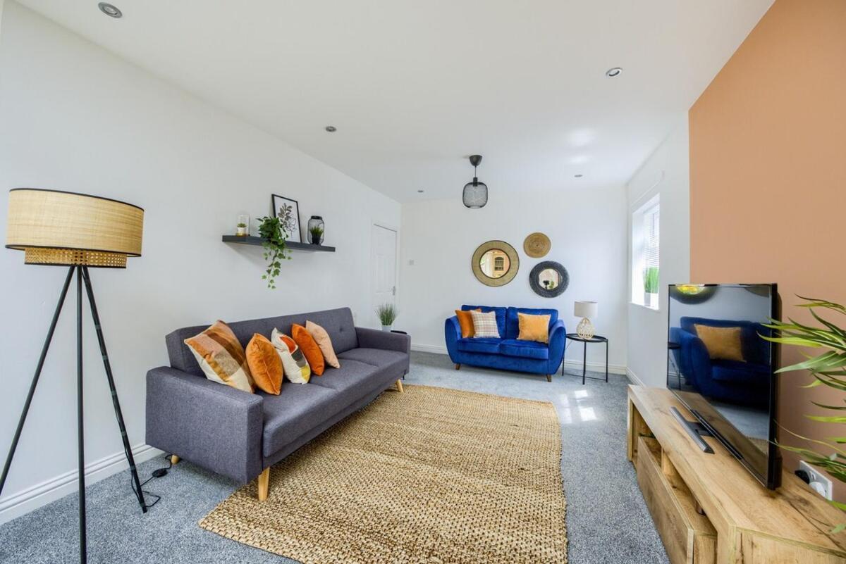 Beautiful House, Sleeps 8 *