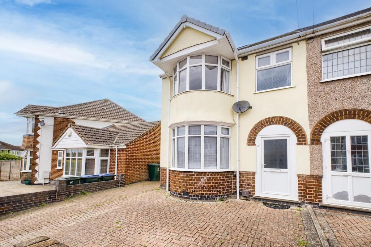 Beautiful House, Sleeps 8 Holiday home Coventry