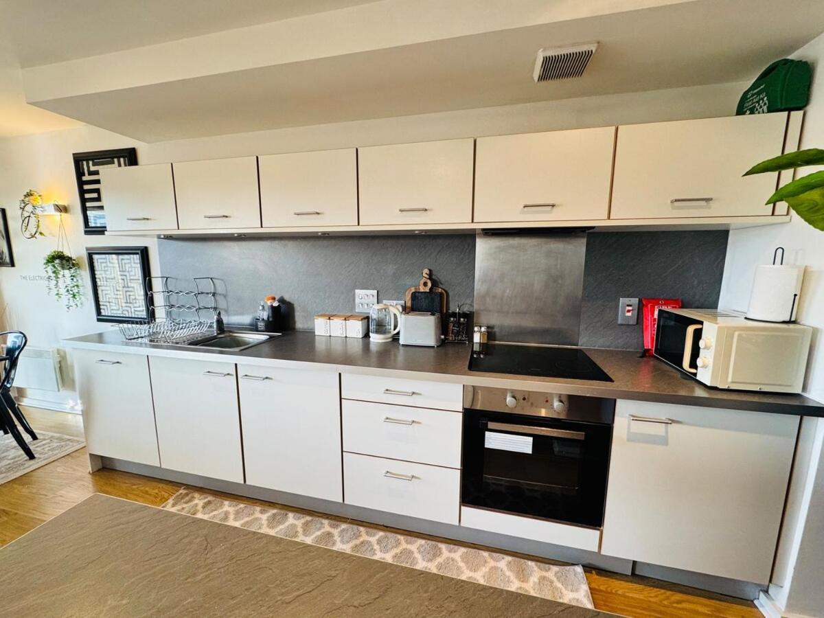 Homely And Charming 2 Bedroom Sleeps 6 W Balcony