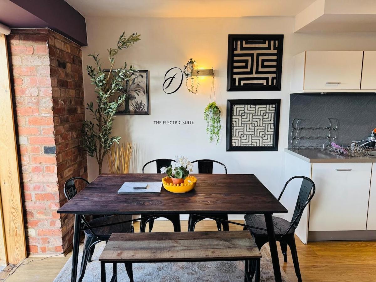 Apartment Homely And Charming 2 Bedroom Sleeps 6 W Balcony *