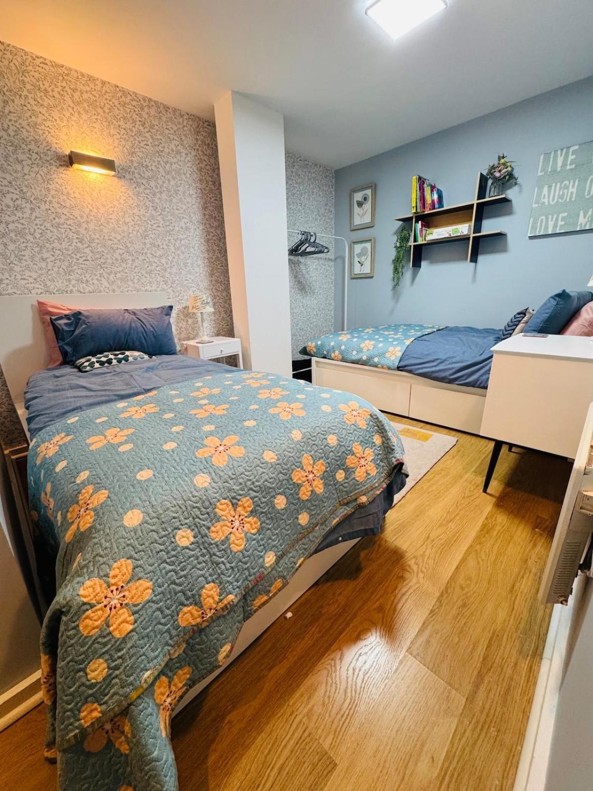Apartment Homely And Charming 2 Bedroom Sleeps 6 W Balcony Coventry