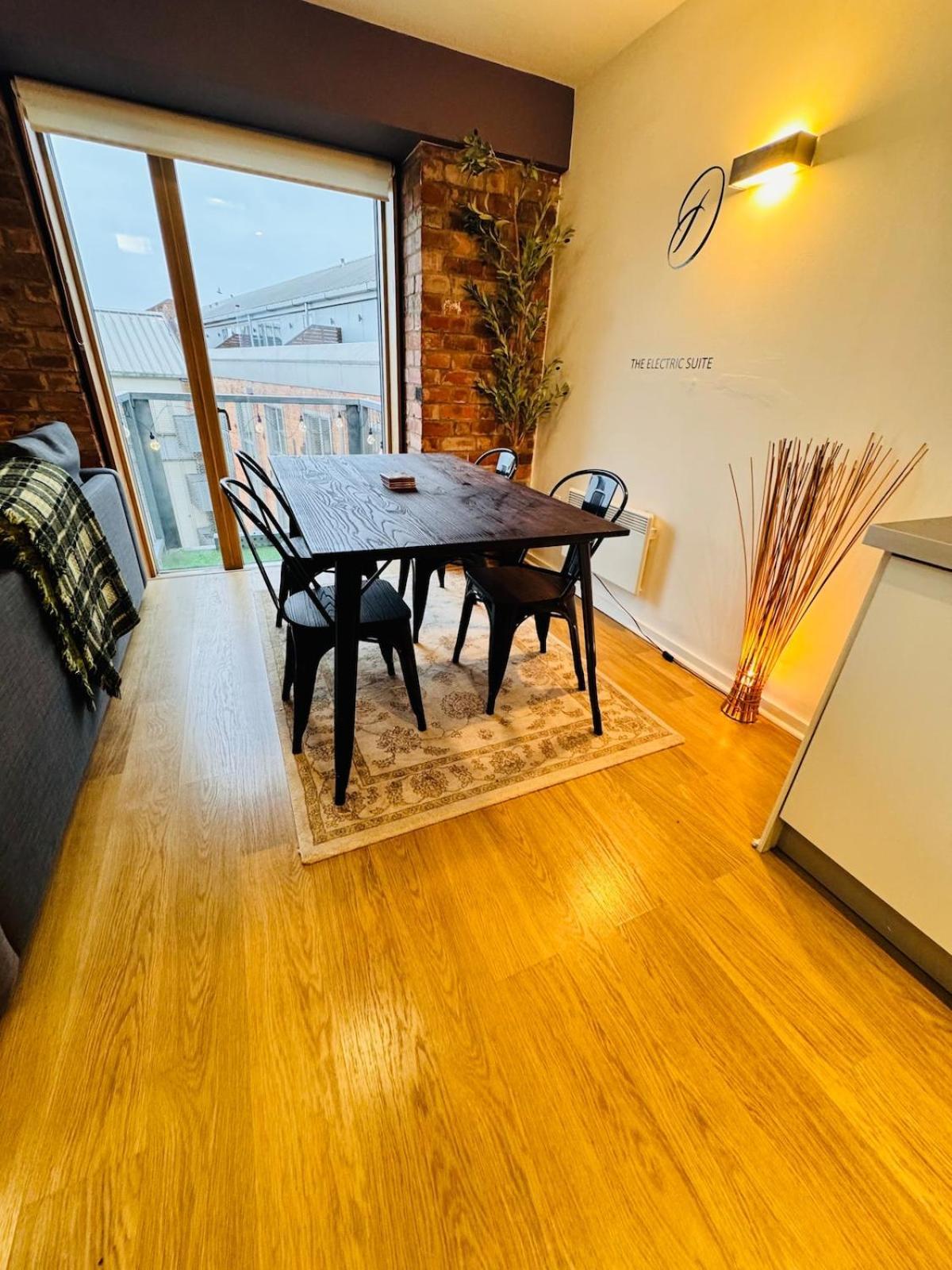 Apartment Homely And Charming 2 Bedroom Sleeps 6 W Balcony