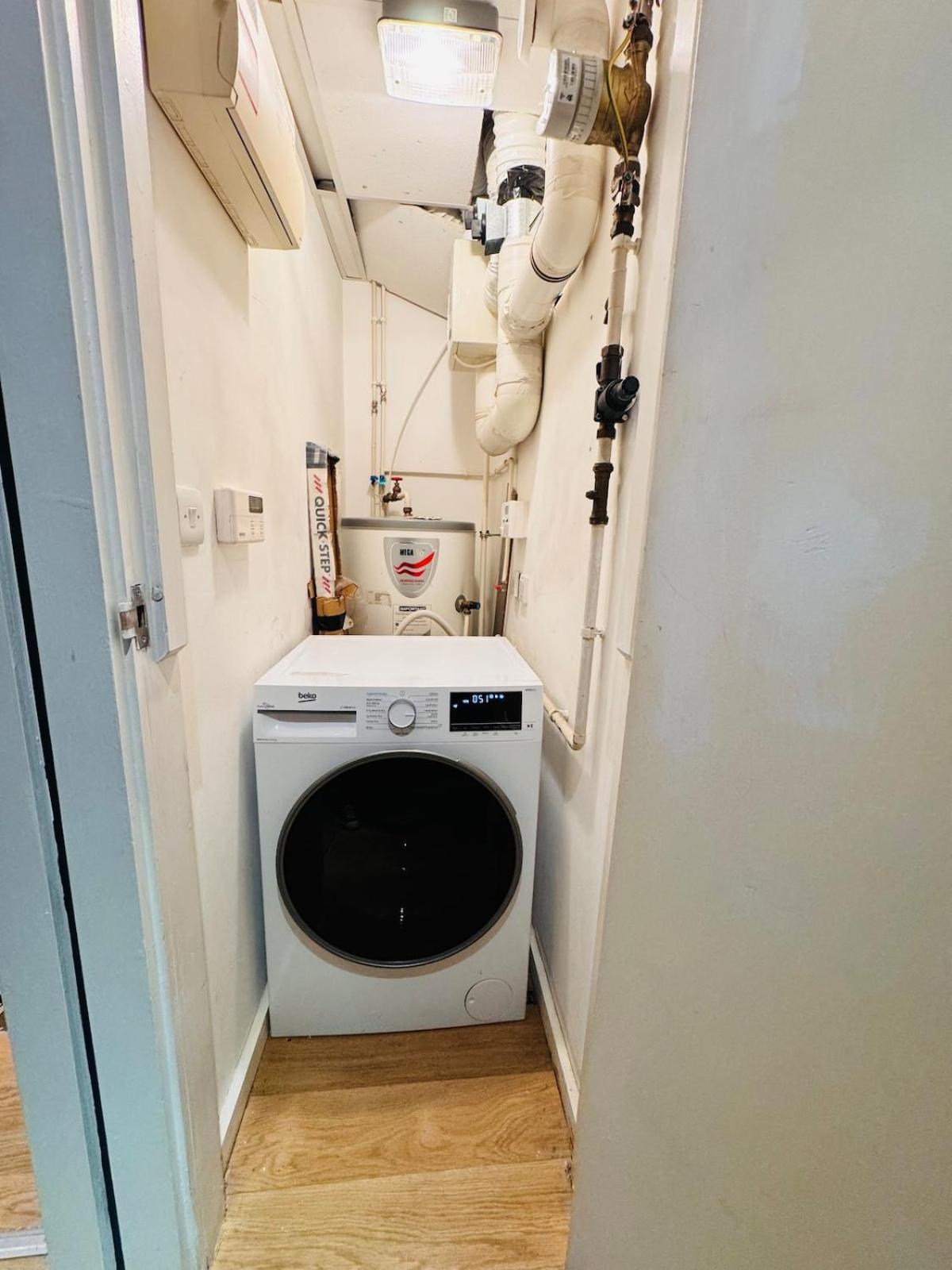 Homely And Charming 2 Bedroom Sleeps 6 W Balcony
