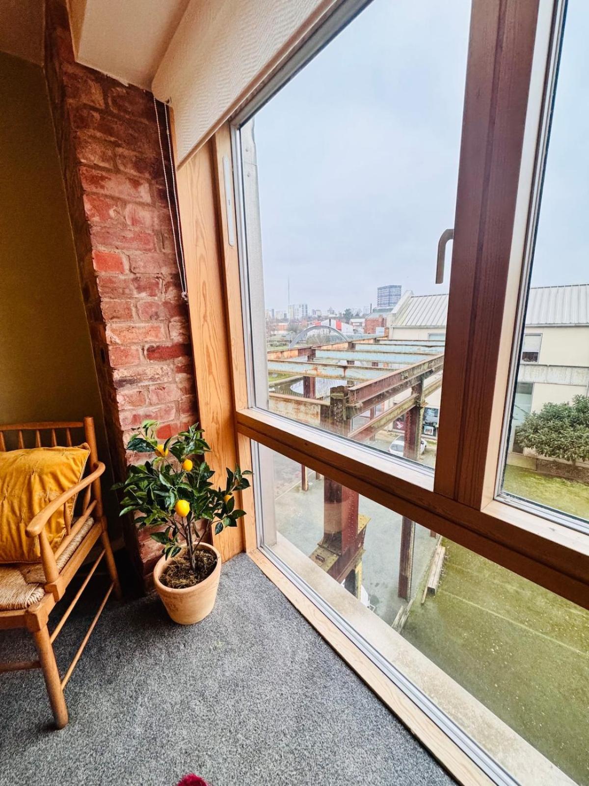 Apartment Homely And Charming 2 Bedroom Sleeps 6 W Balcony