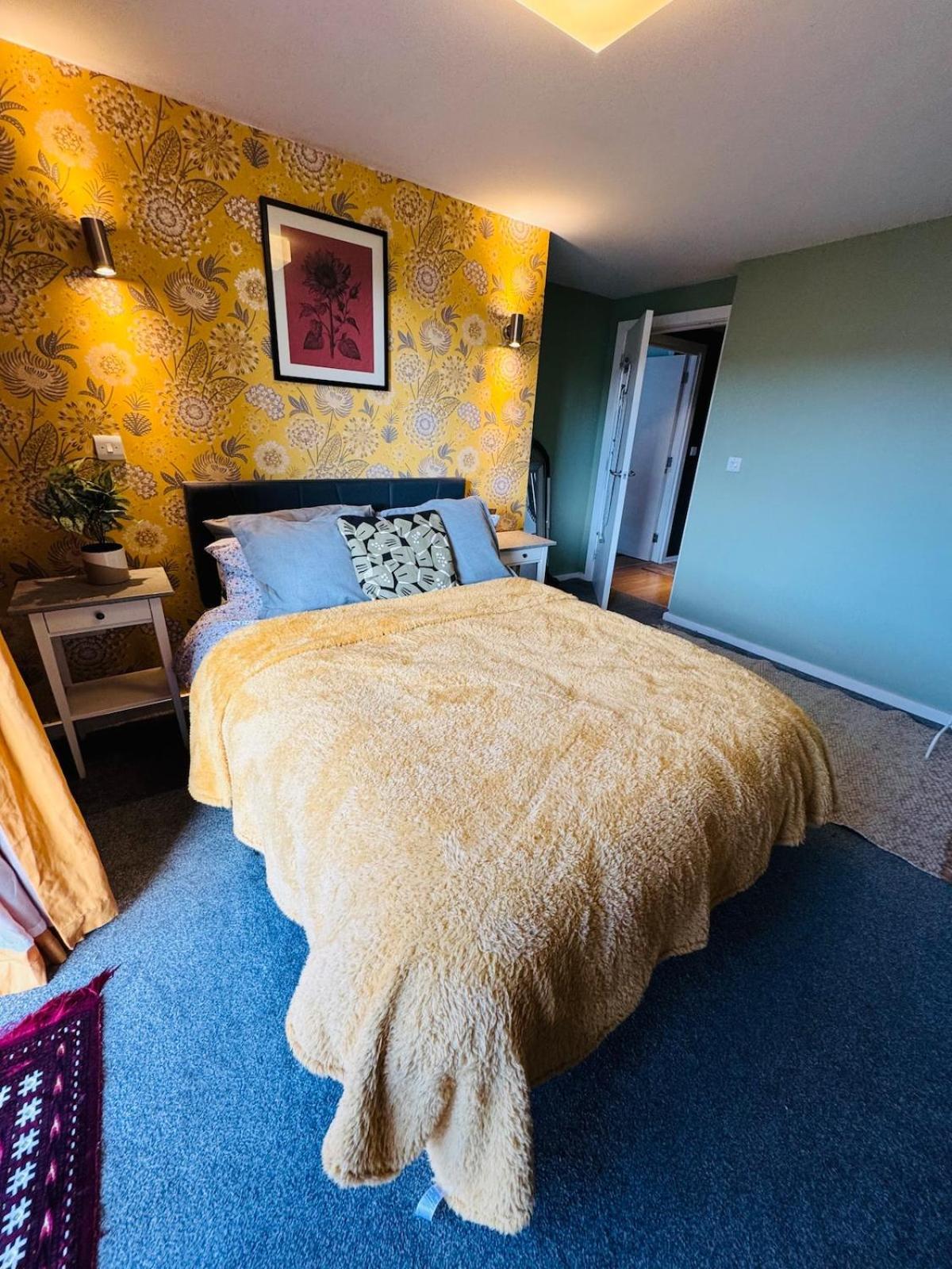 Homely And Charming 2 Bedroom Sleeps 6 W Balcony Apartment Coventry