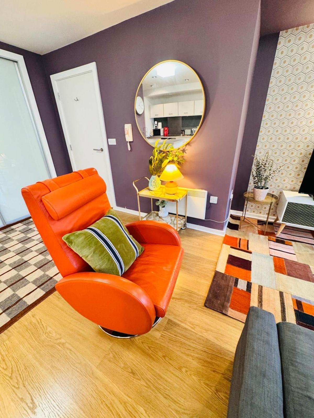 Homely And Charming 2 Bedroom Sleeps 6 W Balcony * Coventry