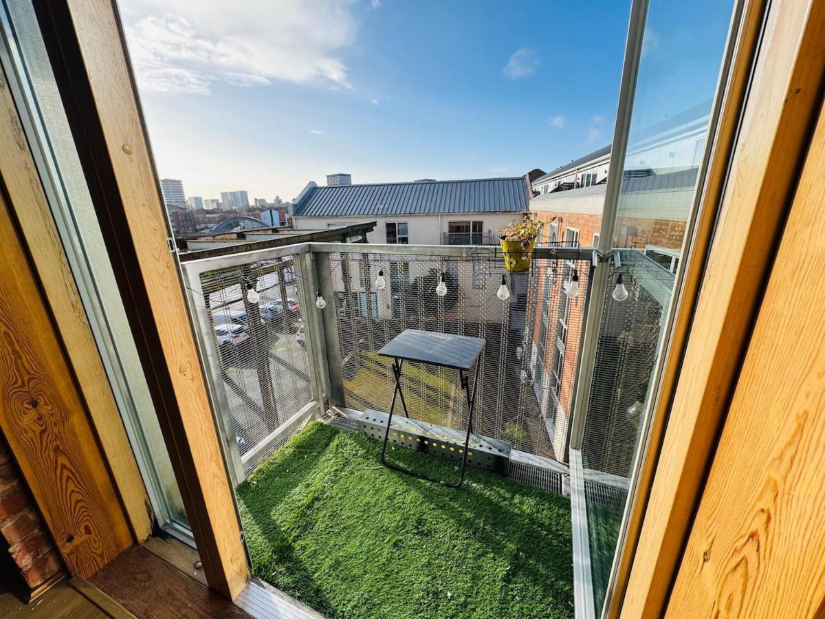 Homely And Charming 2 Bedroom Sleeps 6 W Balcony * Coventry