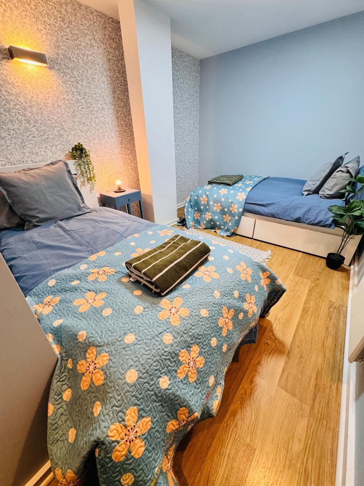 Homely And Charming 2 Bedroom Sleeps 6 W Balcony *
