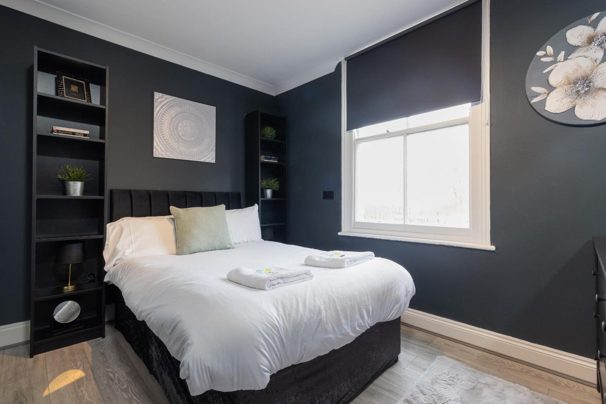 Cozy 1br Flat, Train Station, Free Parking, Wifi, Smart Tv