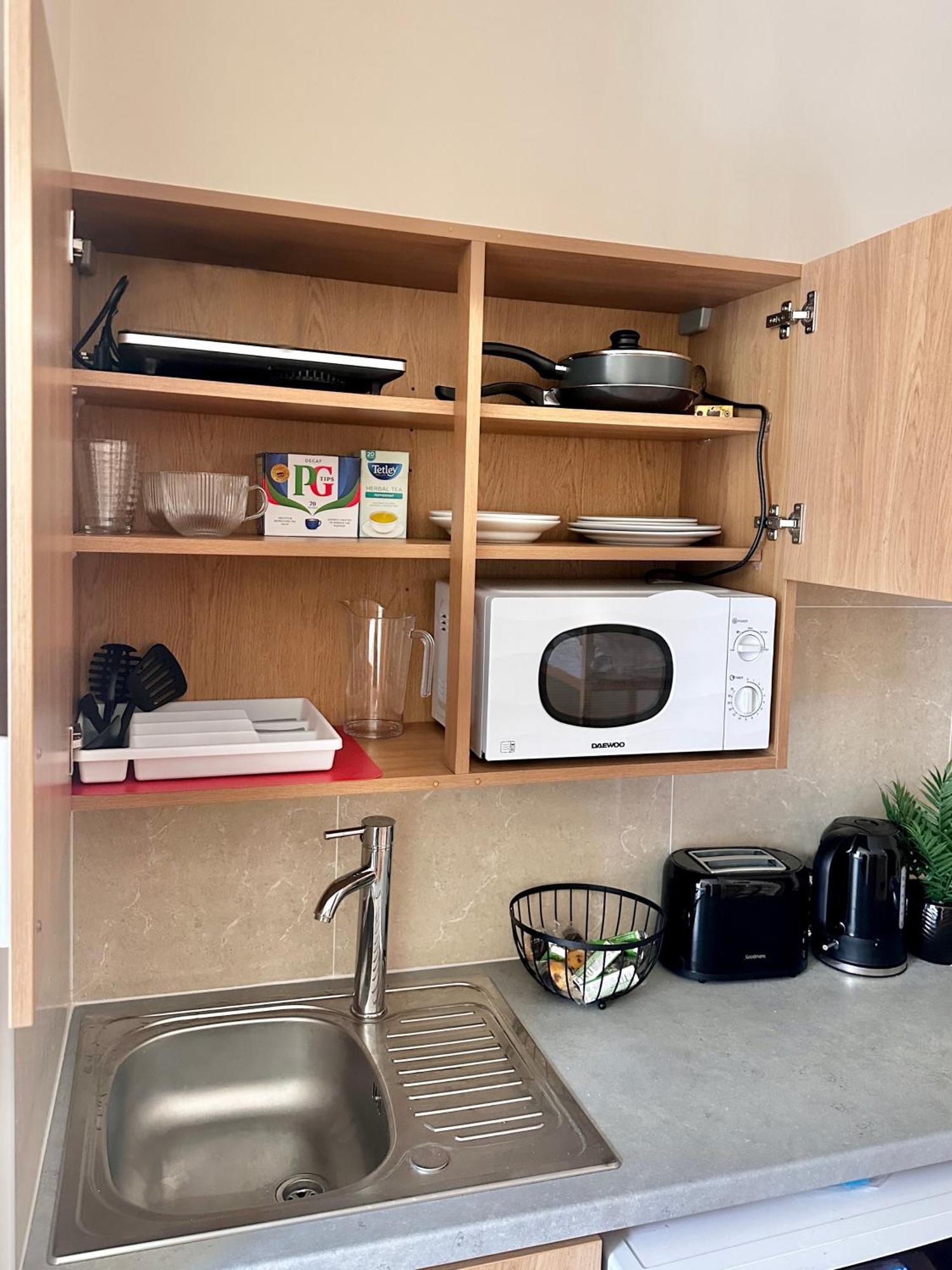 Apartment 4 *