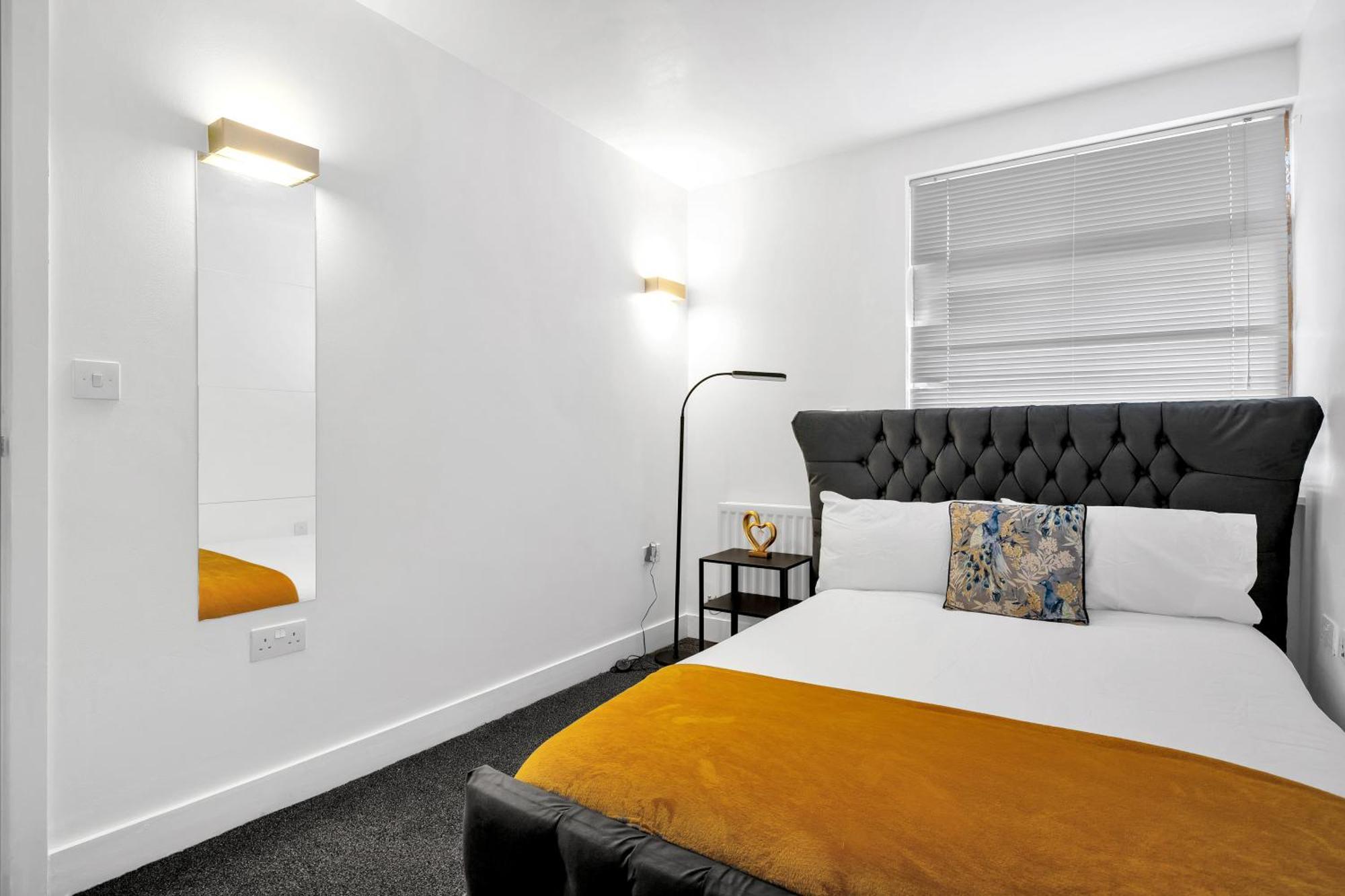 Luxury Waterfront With Free Parking Holiday home Coventry