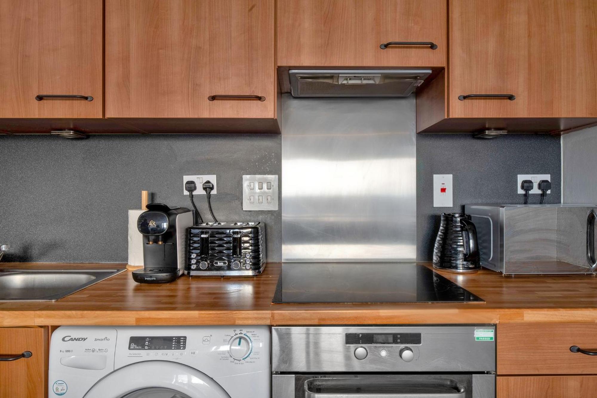 Luxury Waterfront With Free Parking * Coventry