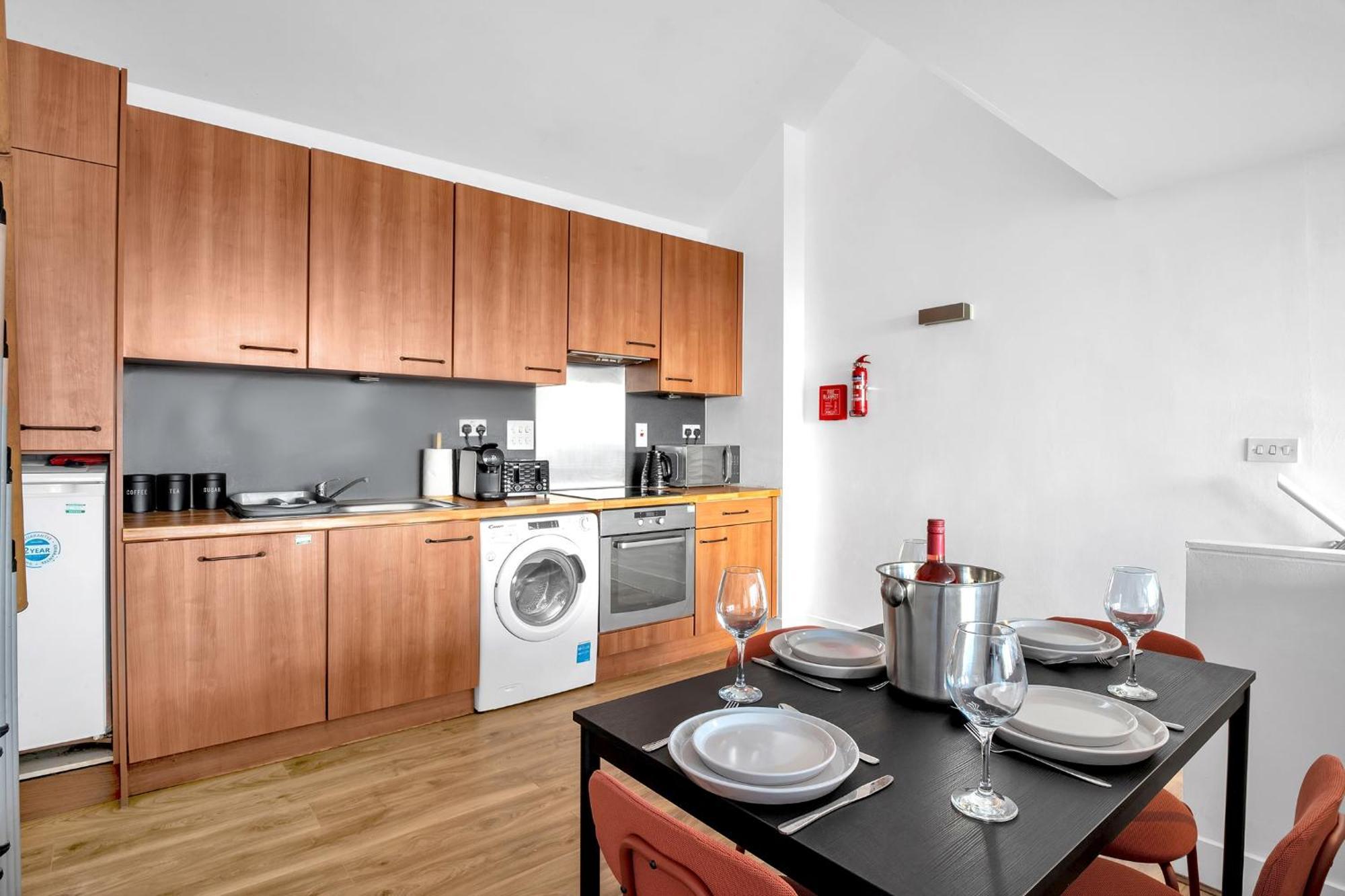 Luxury Waterfront With Free Parking * Coventry