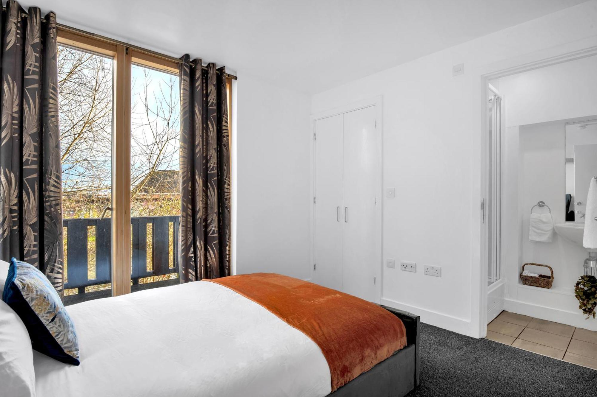 Holiday home Luxury Waterfront With Free Parking