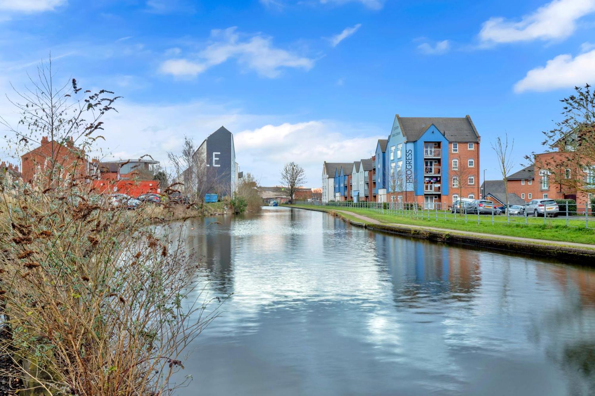 Luxury Waterfront With Free Parking Holiday home Coventry