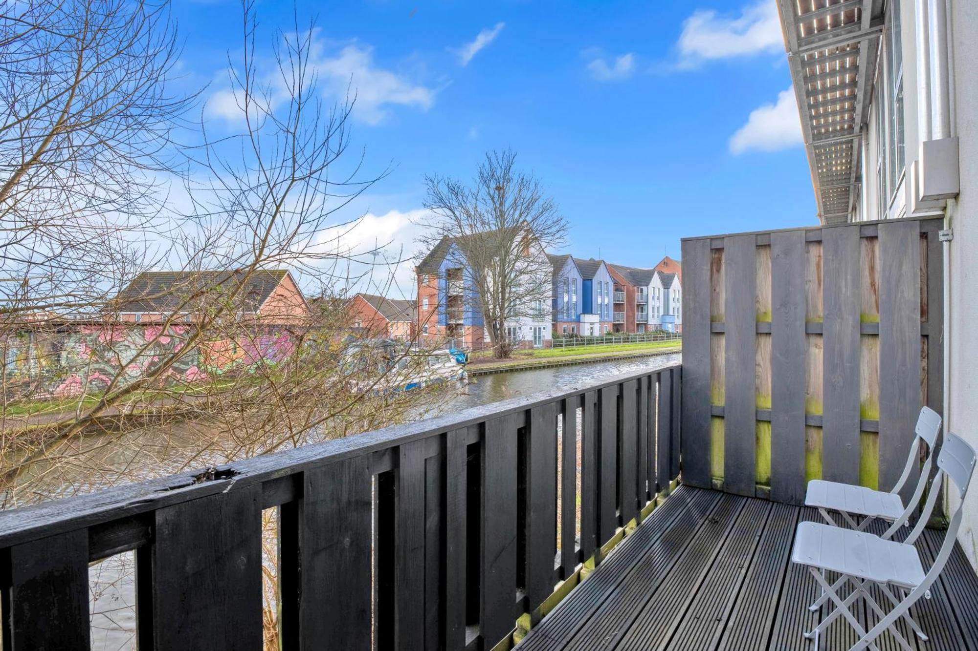 Luxury Waterfront With Free Parking *