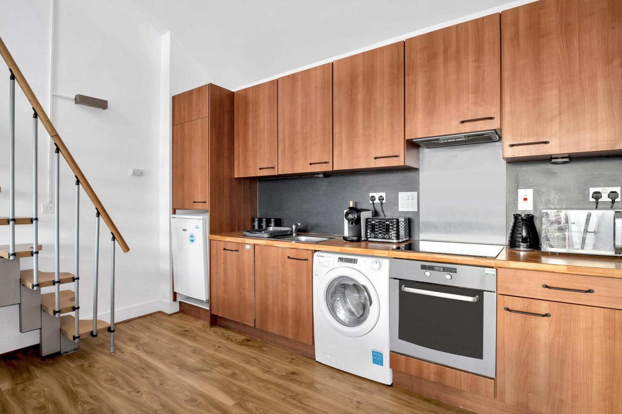 Luxury Waterfront With Free Parking * Coventry