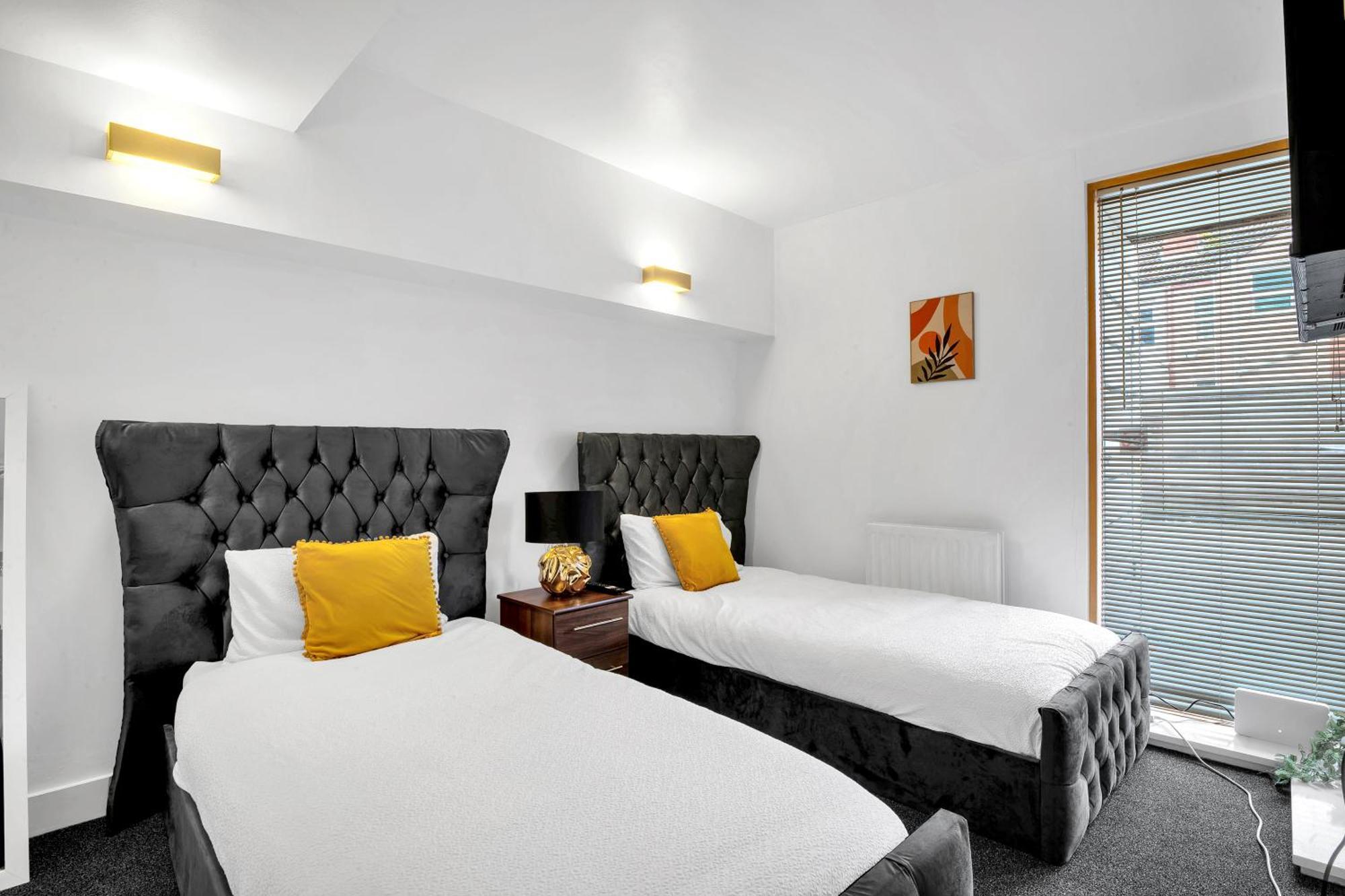Luxury Waterfront With Free Parking Holiday home Coventry