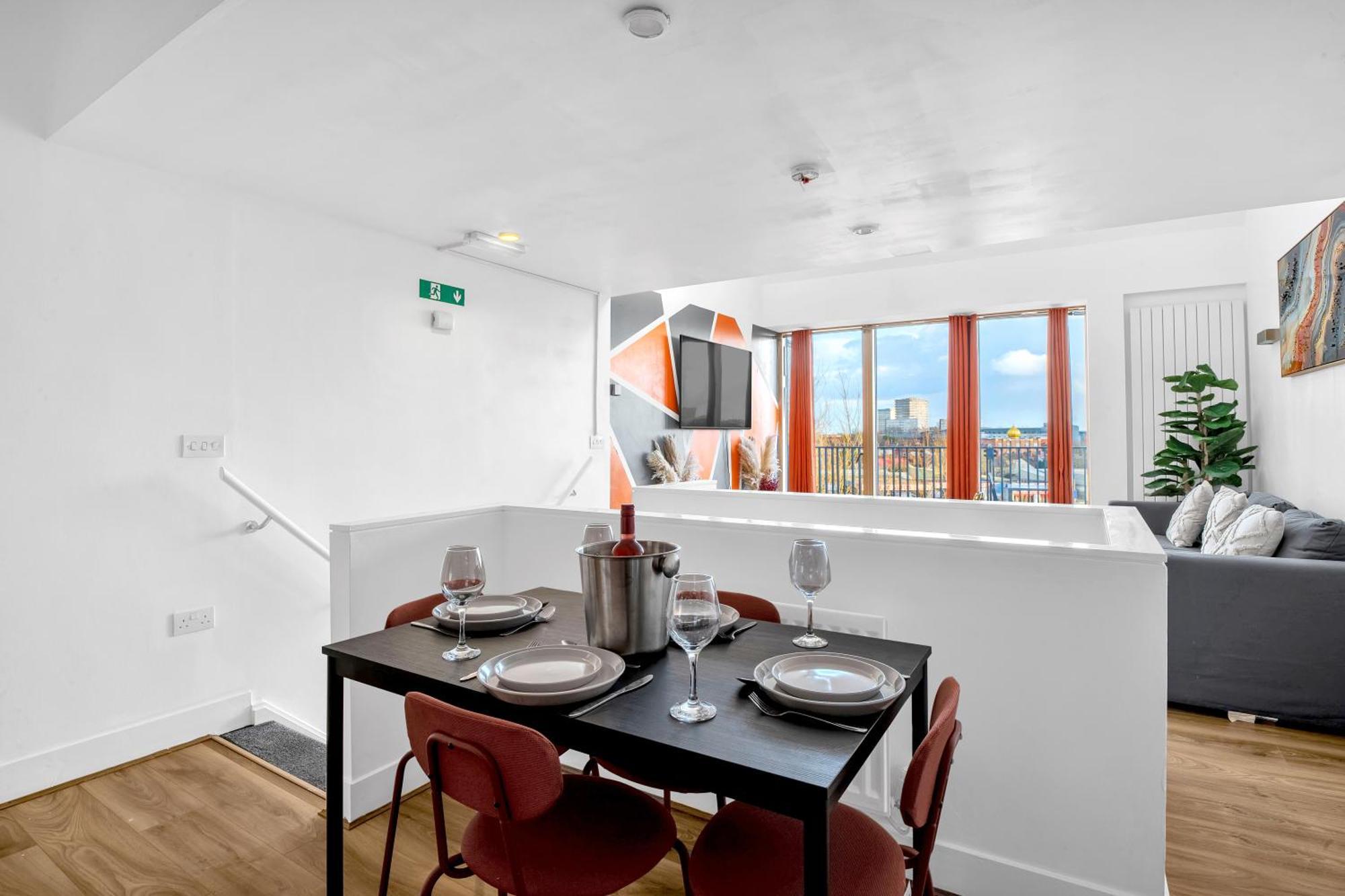 Luxury Waterfront With Free Parking Coventry