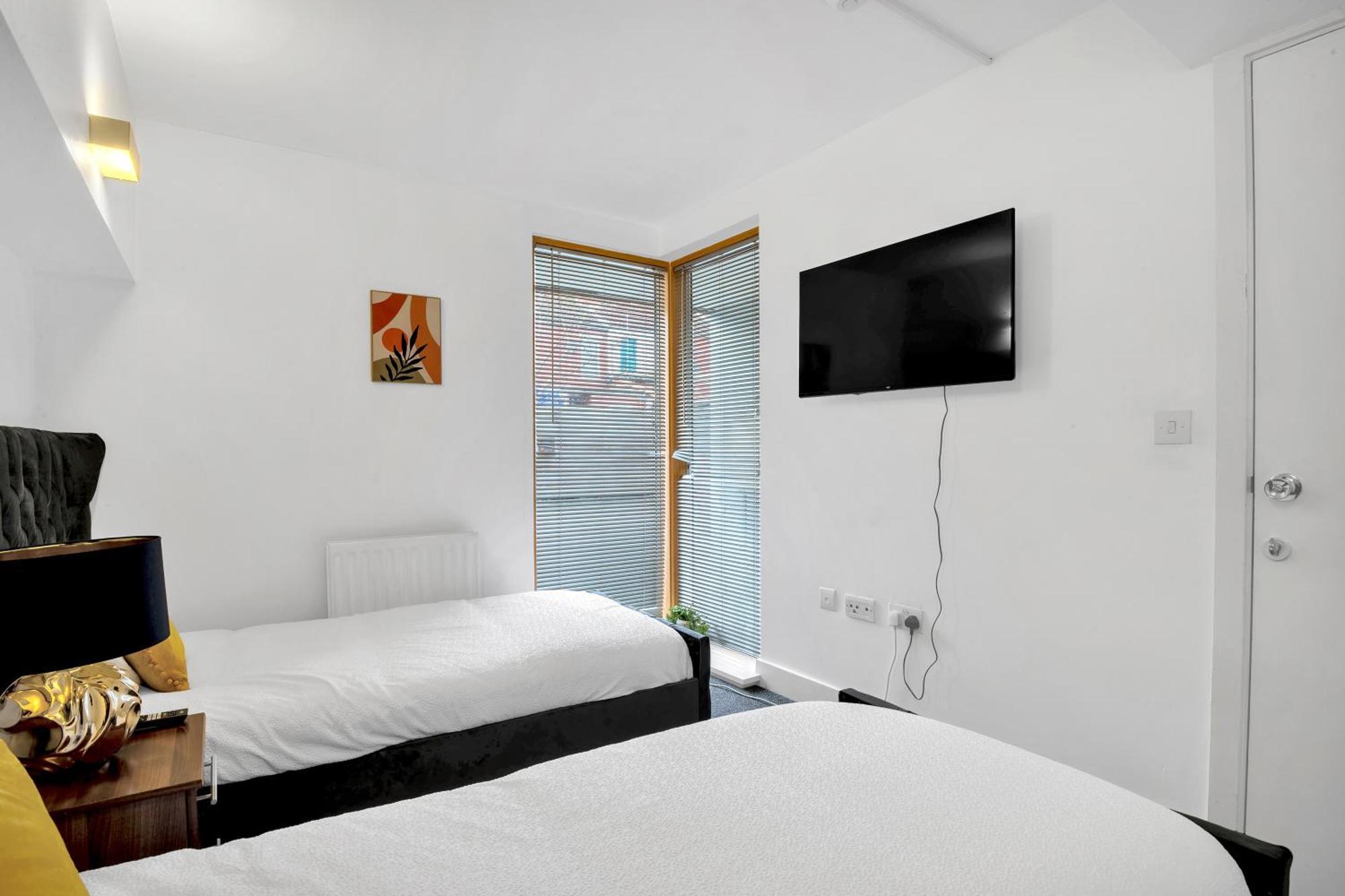 Luxury Waterfront With Free Parking * Coventry