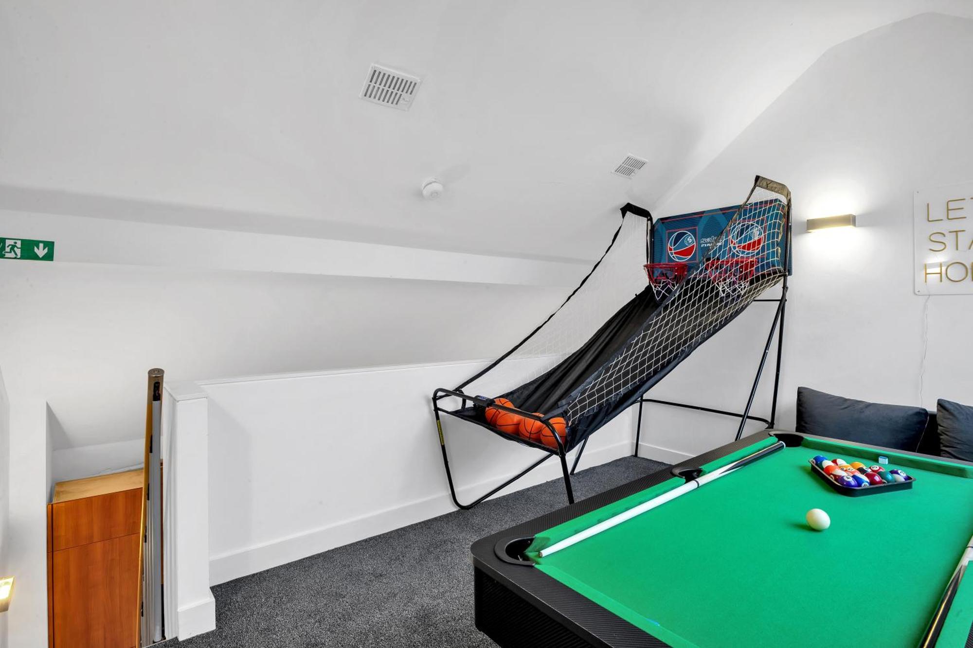 Luxury Waterfront With Free Parking Holiday home