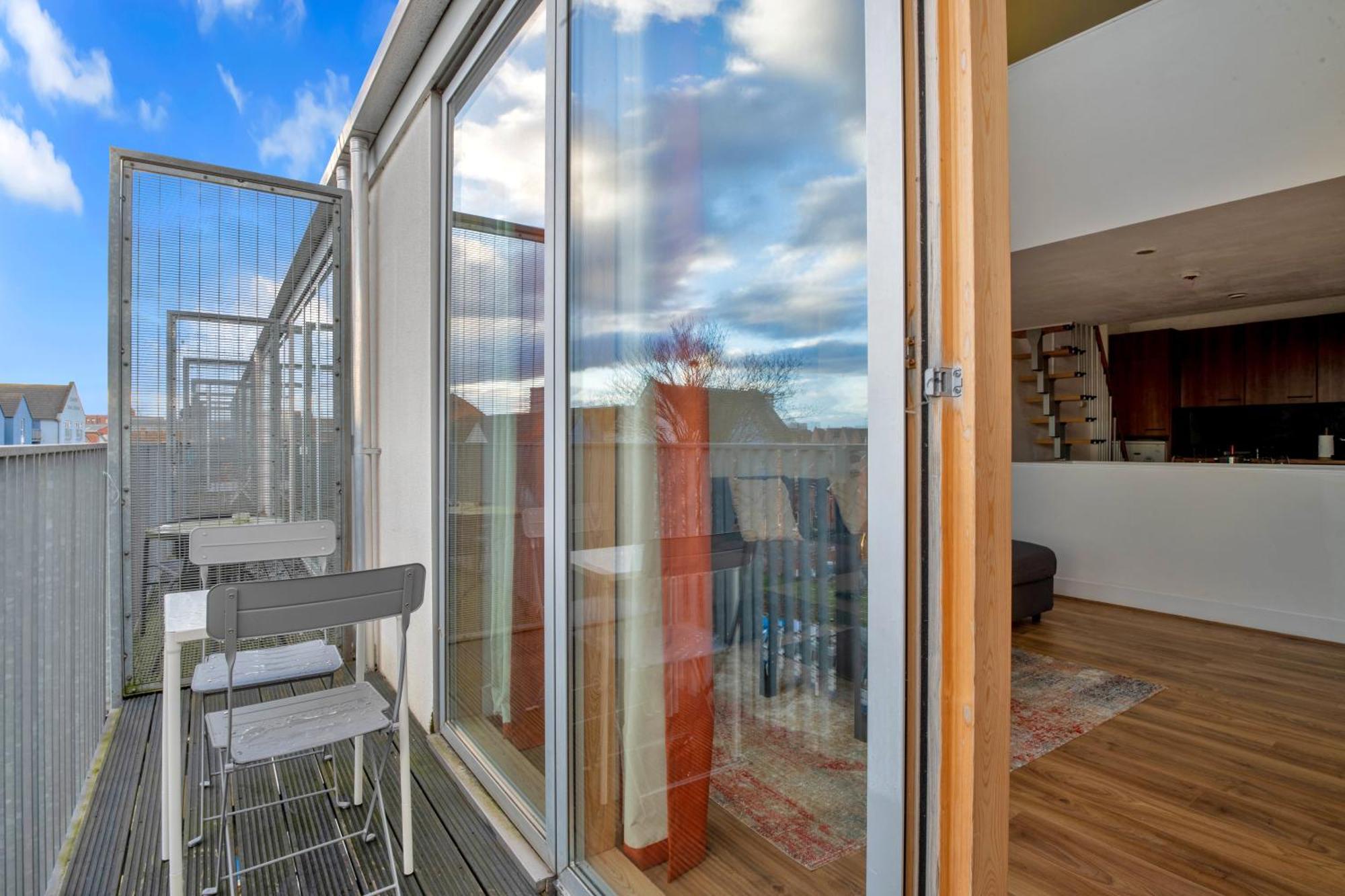 Luxury Waterfront With Free Parking Holiday home *