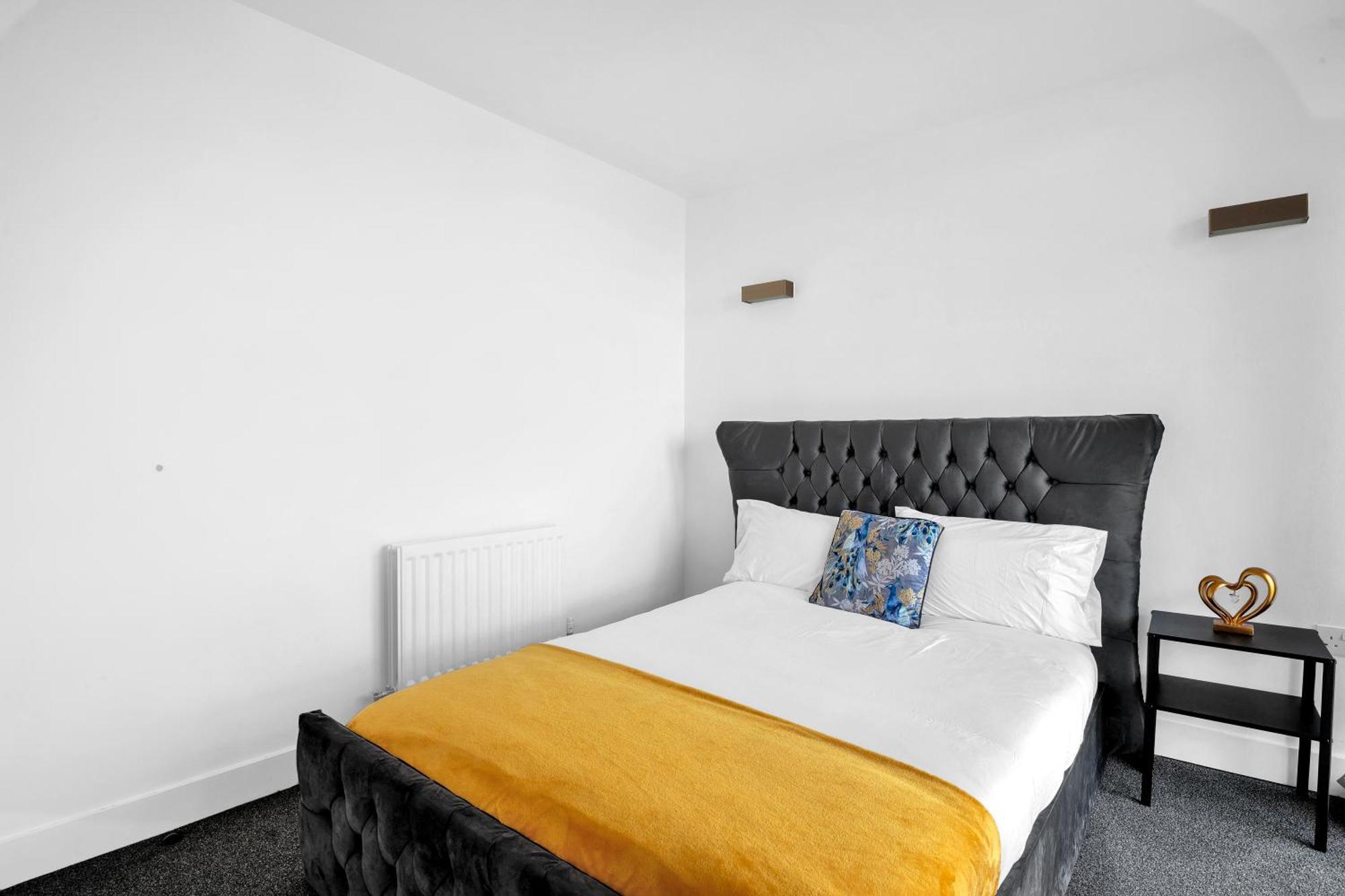 Luxury Waterfront With Free Parking Coventry