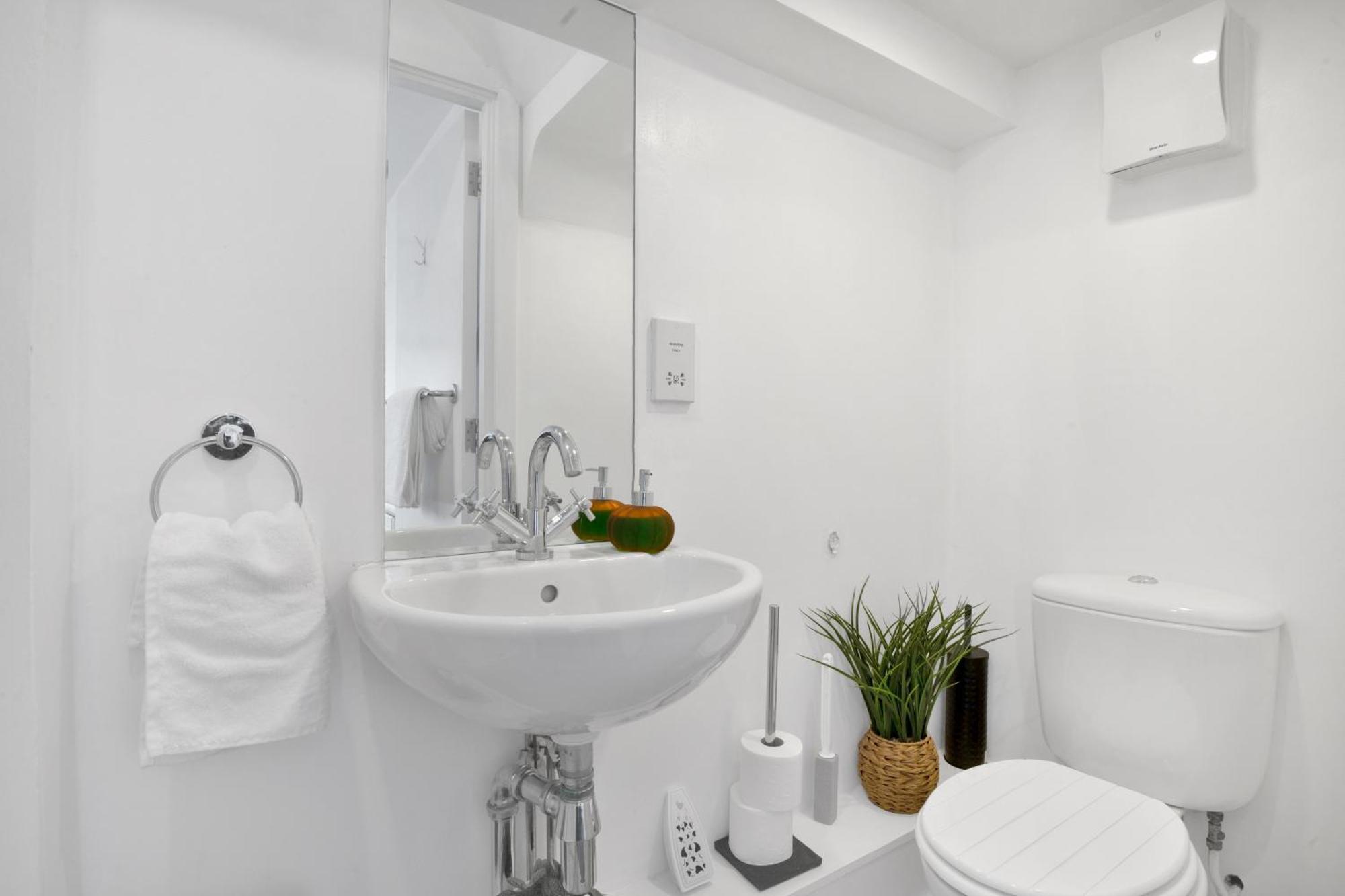 Luxury Waterfront With Free Parking Holiday home *