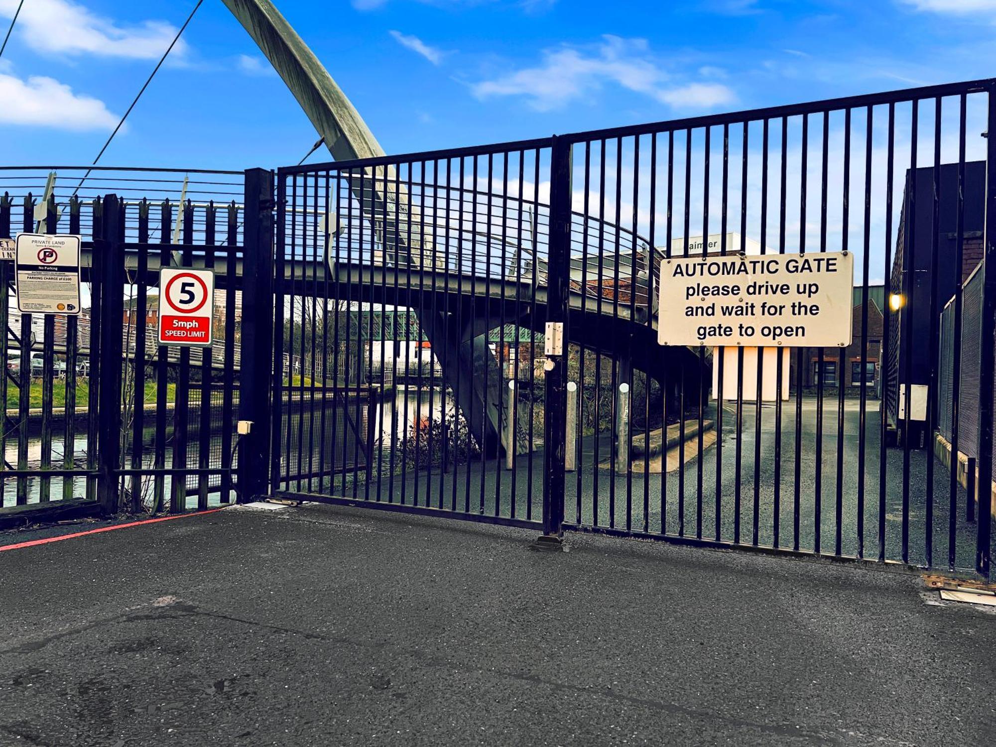 Luxury Waterfront With Free Parking * Coventry