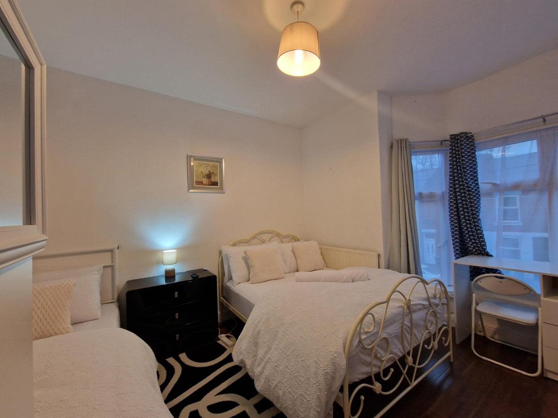 Living Serviced 11 *