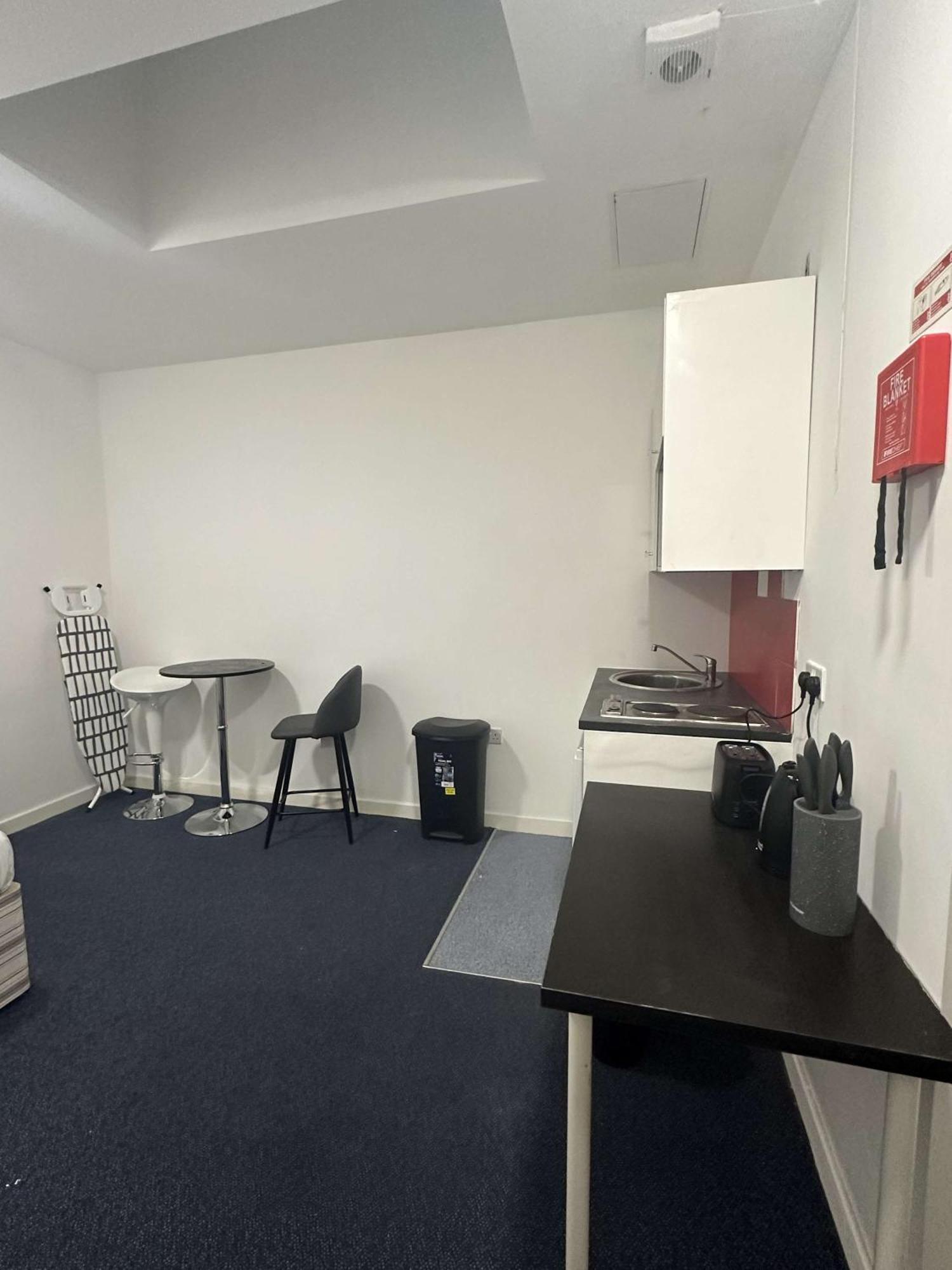 Budget With Kitchen In *