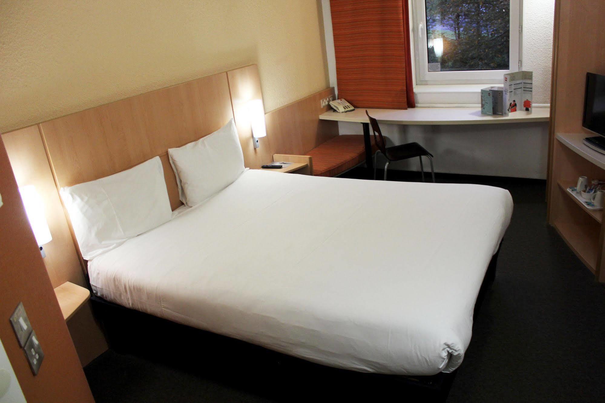 Ibis Centre Hotel 3*